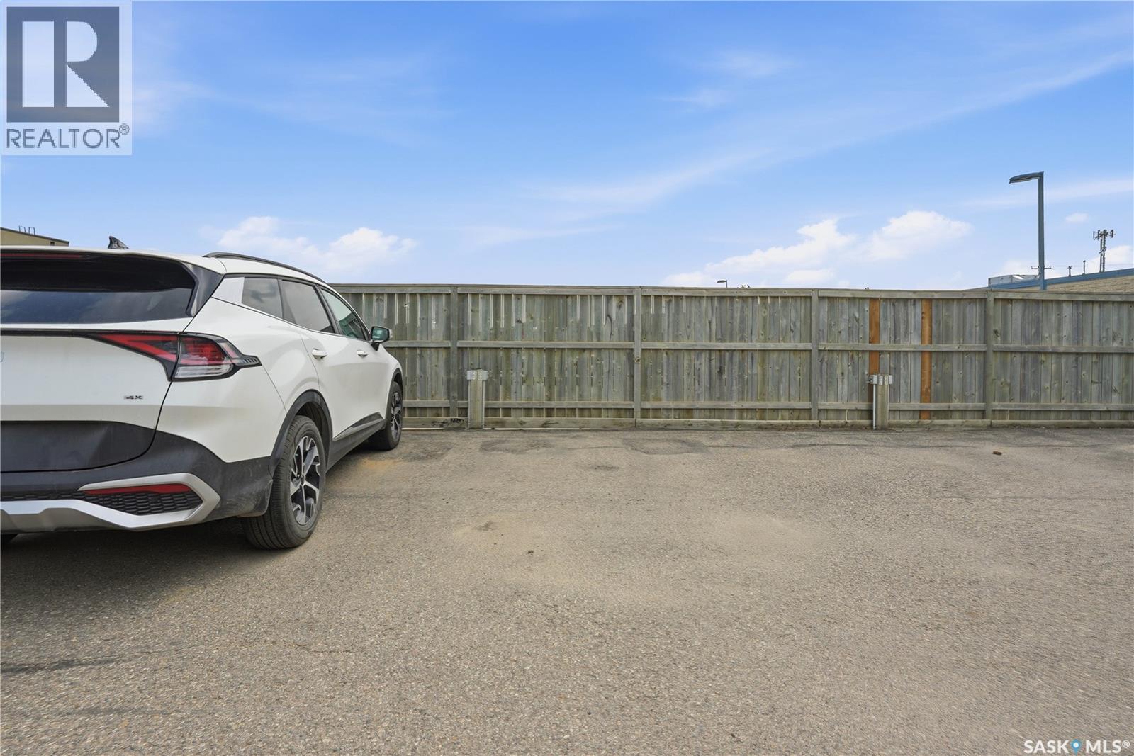 209 215 Lowe Road, Saskatoon, SK - Outdoor