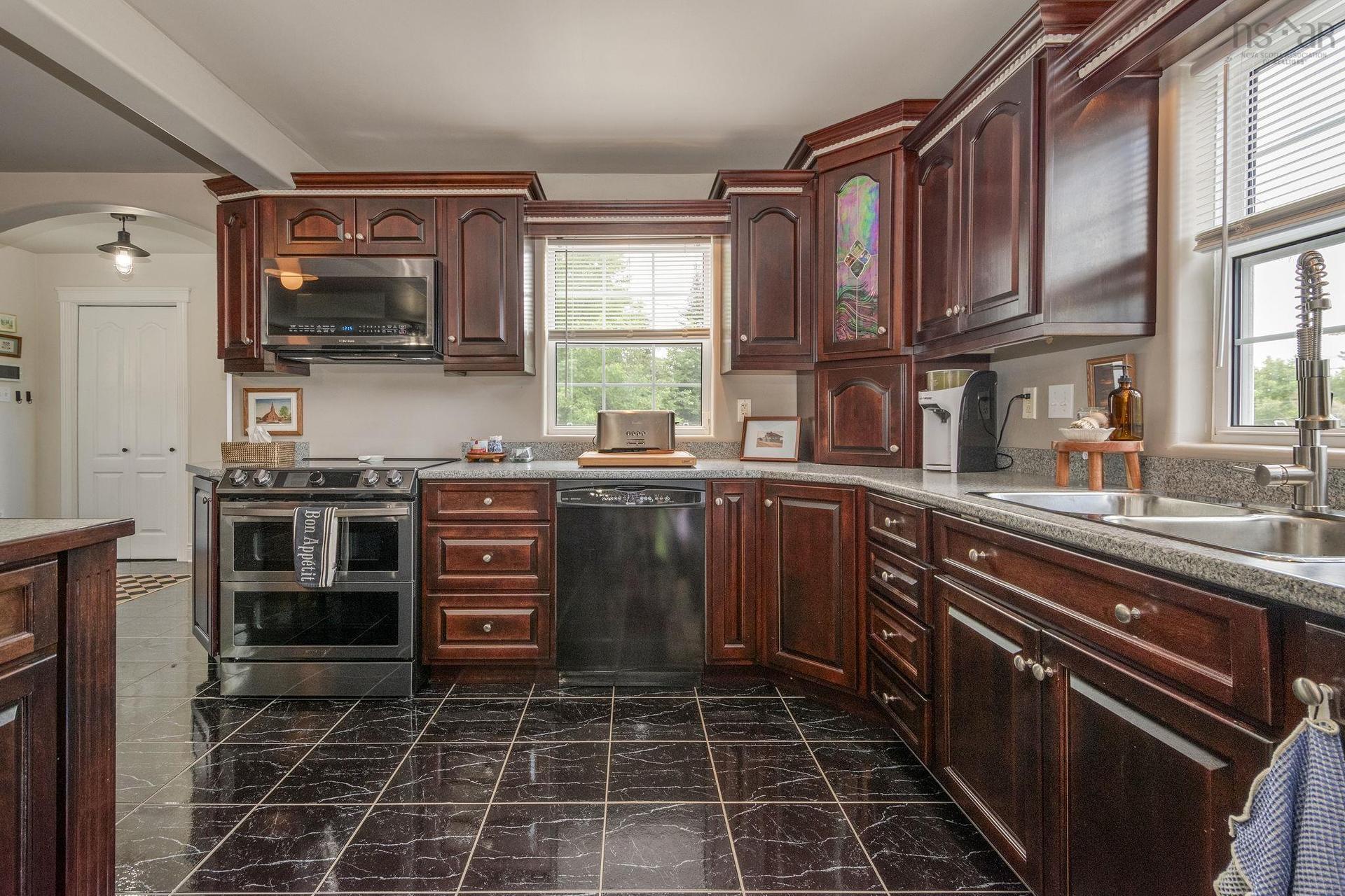 1006 Middle River Road, Rocklin, NS - Indoor Photo Showing Kitchen