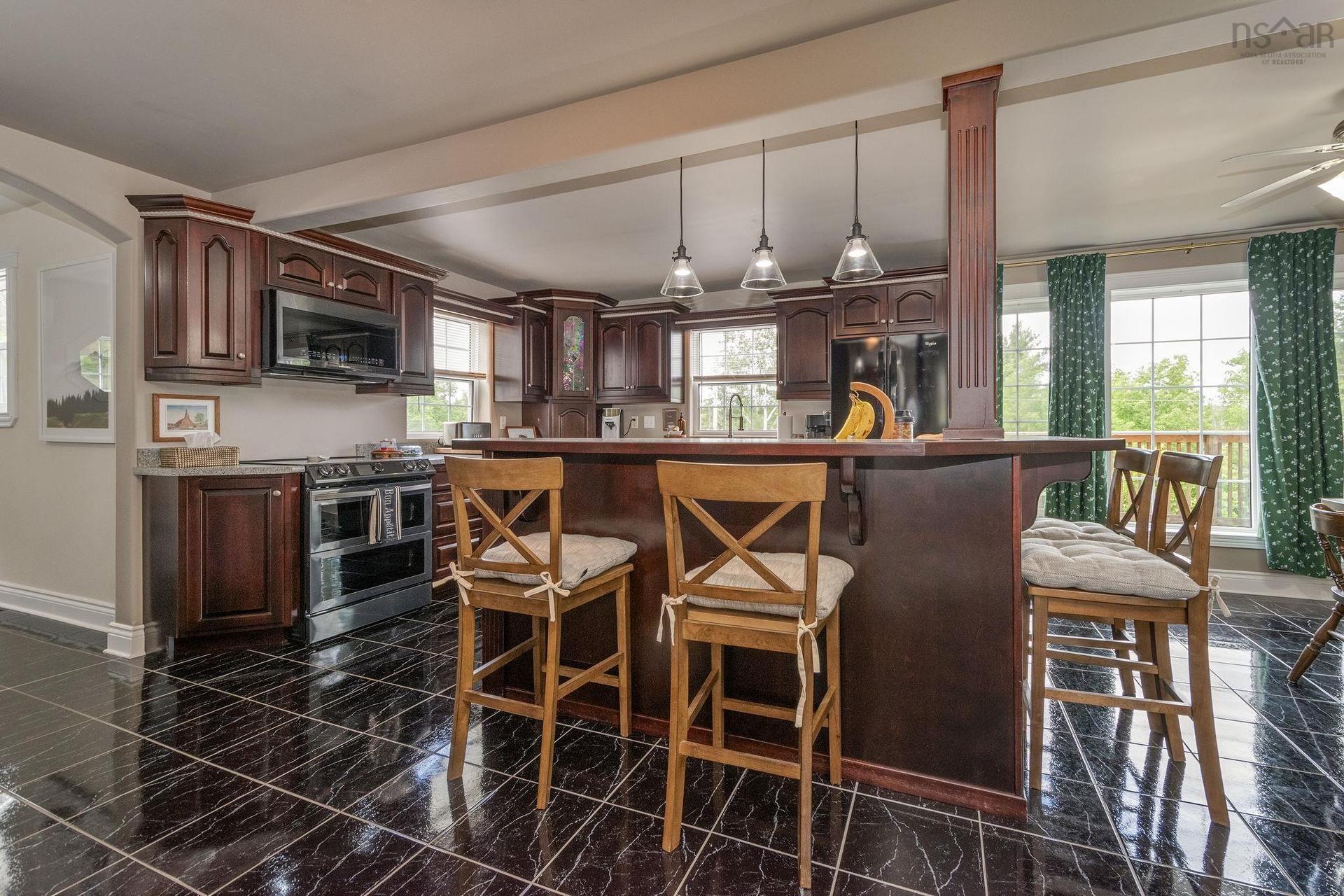 1006 Middle River Road, Rocklin, NS - Indoor