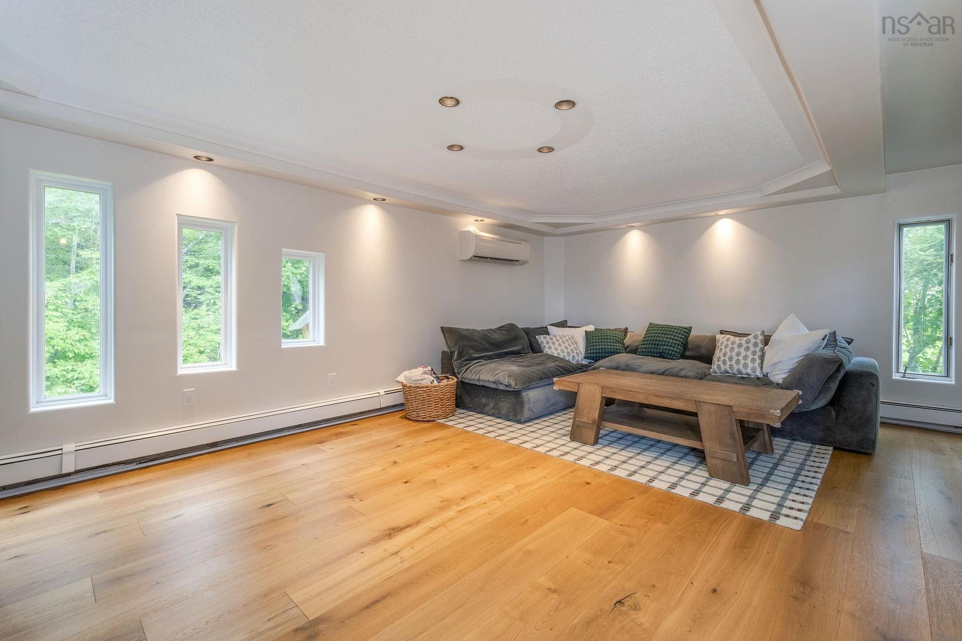 1006 Middle River Road, Rocklin, NS - Indoor