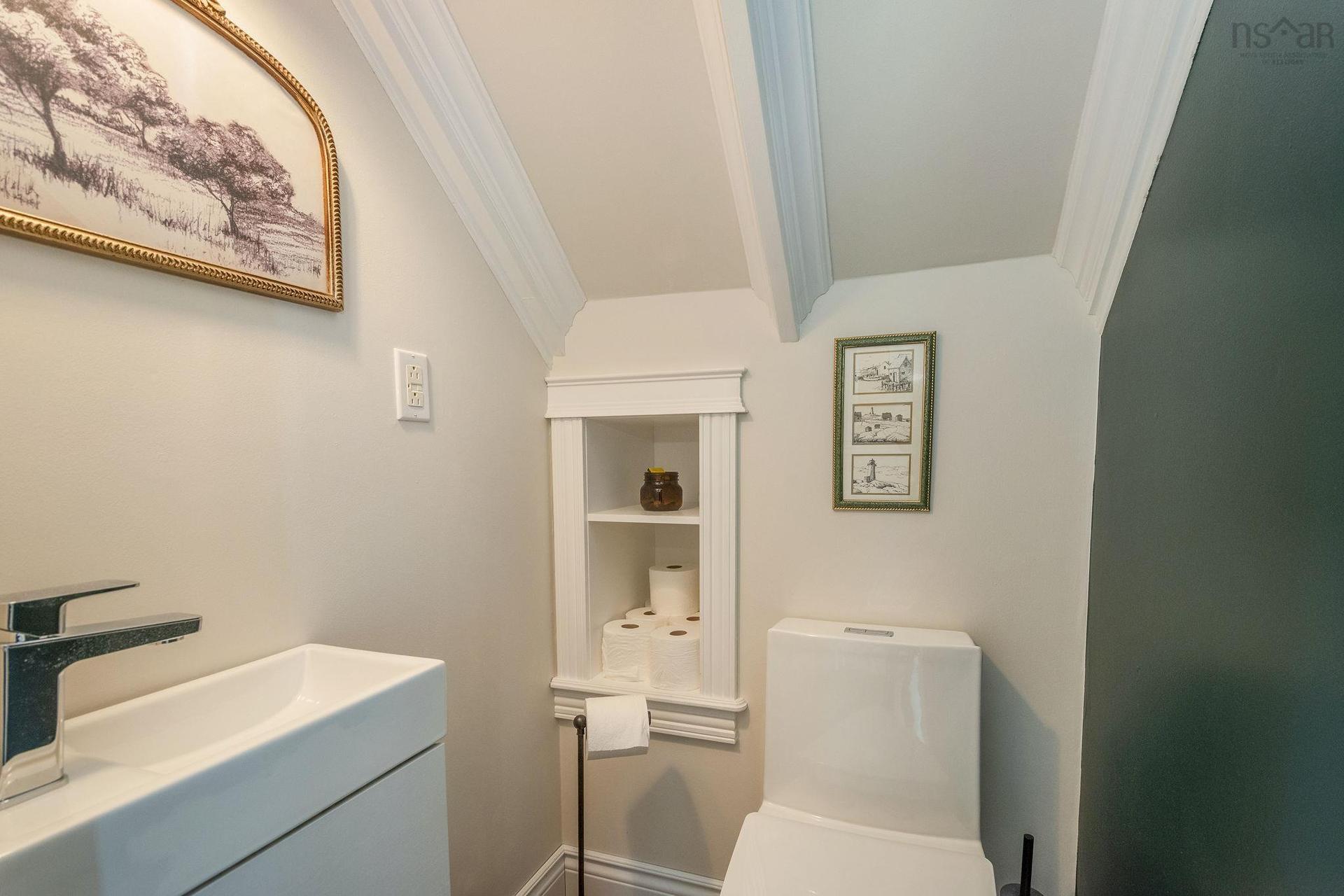 1006 Middle River Road, Rocklin, NS - Indoor Photo Showing Bathroom