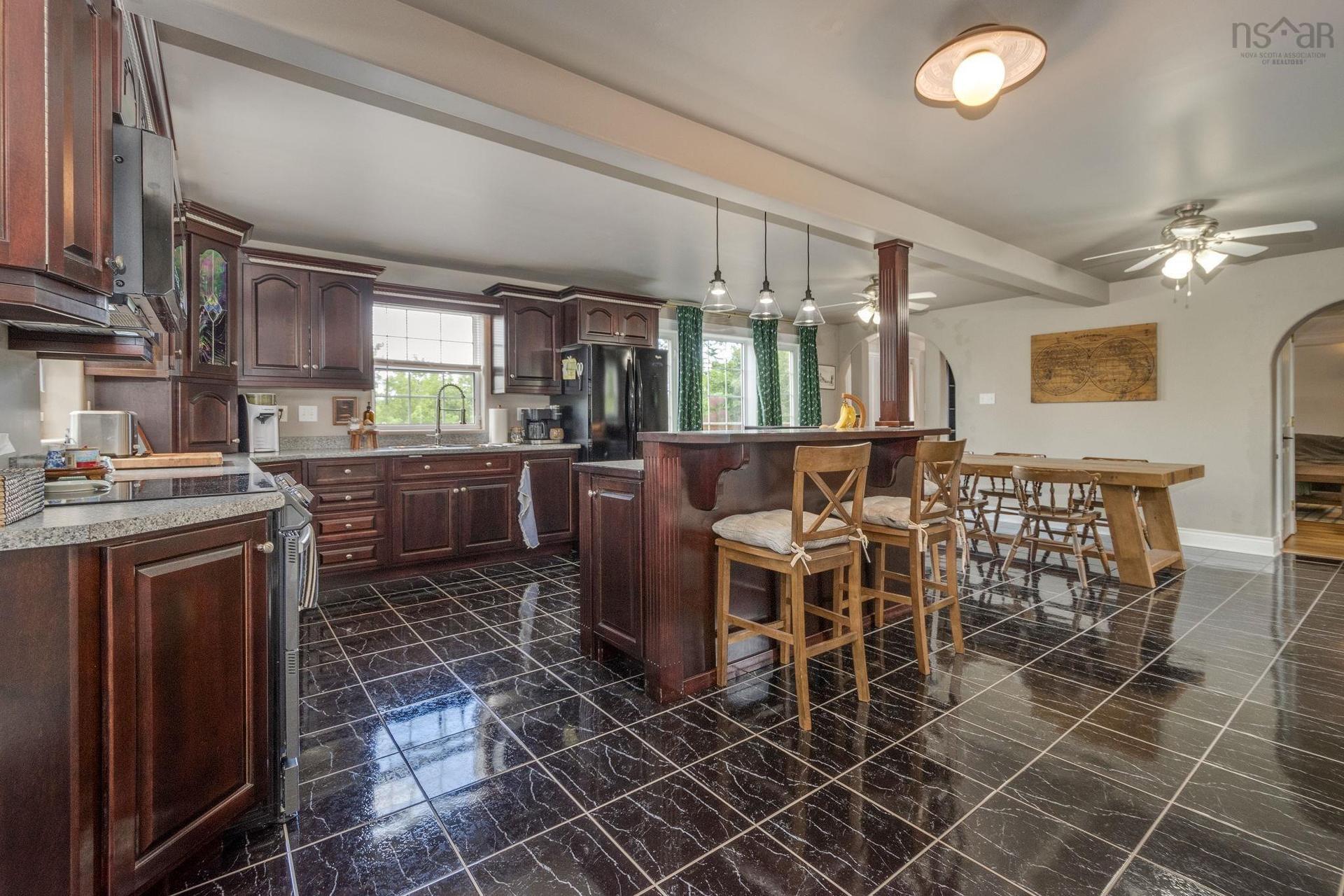 1006 Middle River Road, Rocklin, NS - Indoor Photo Showing Kitchen