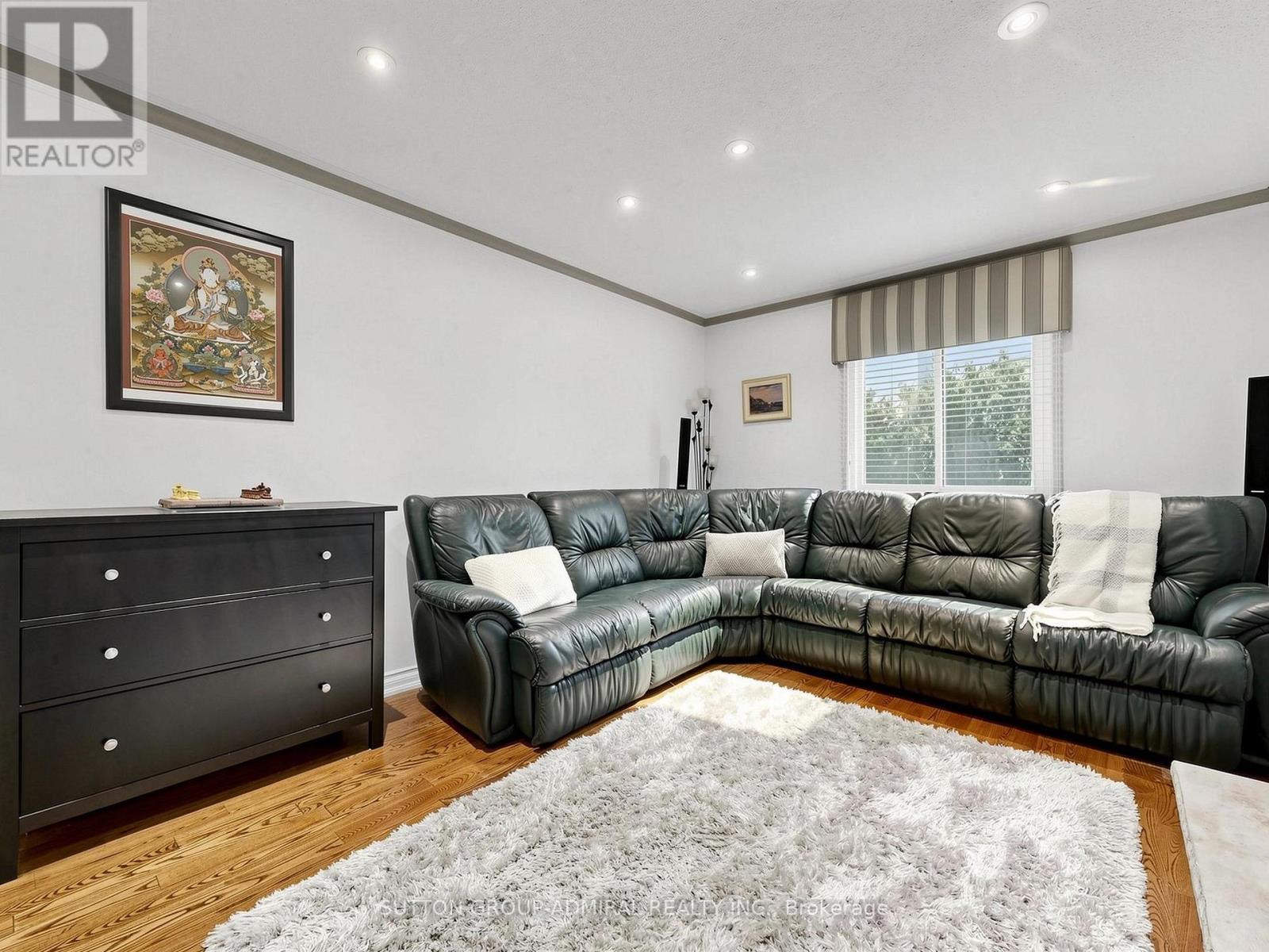 7 Cummings Court, Markham, ON - Indoor Photo Showing Living Room
