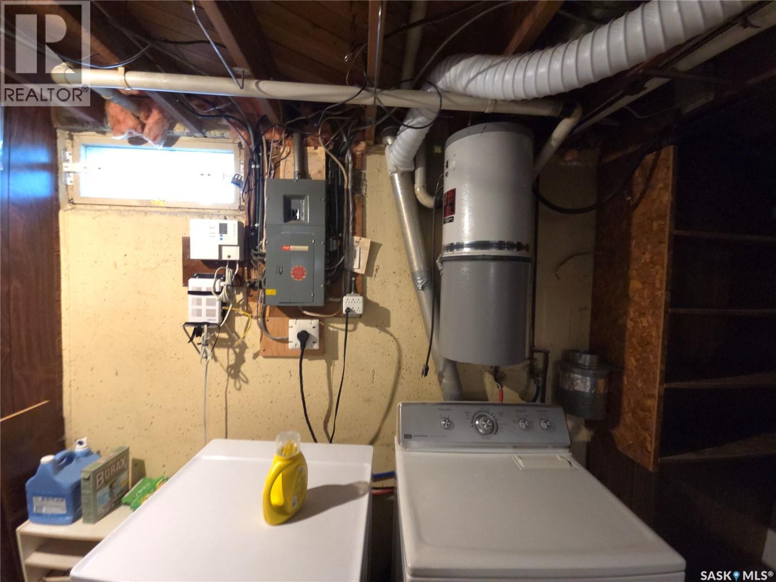 2509 Taylor Street, Saskatoon, SK - Indoor Photo Showing Laundry Room