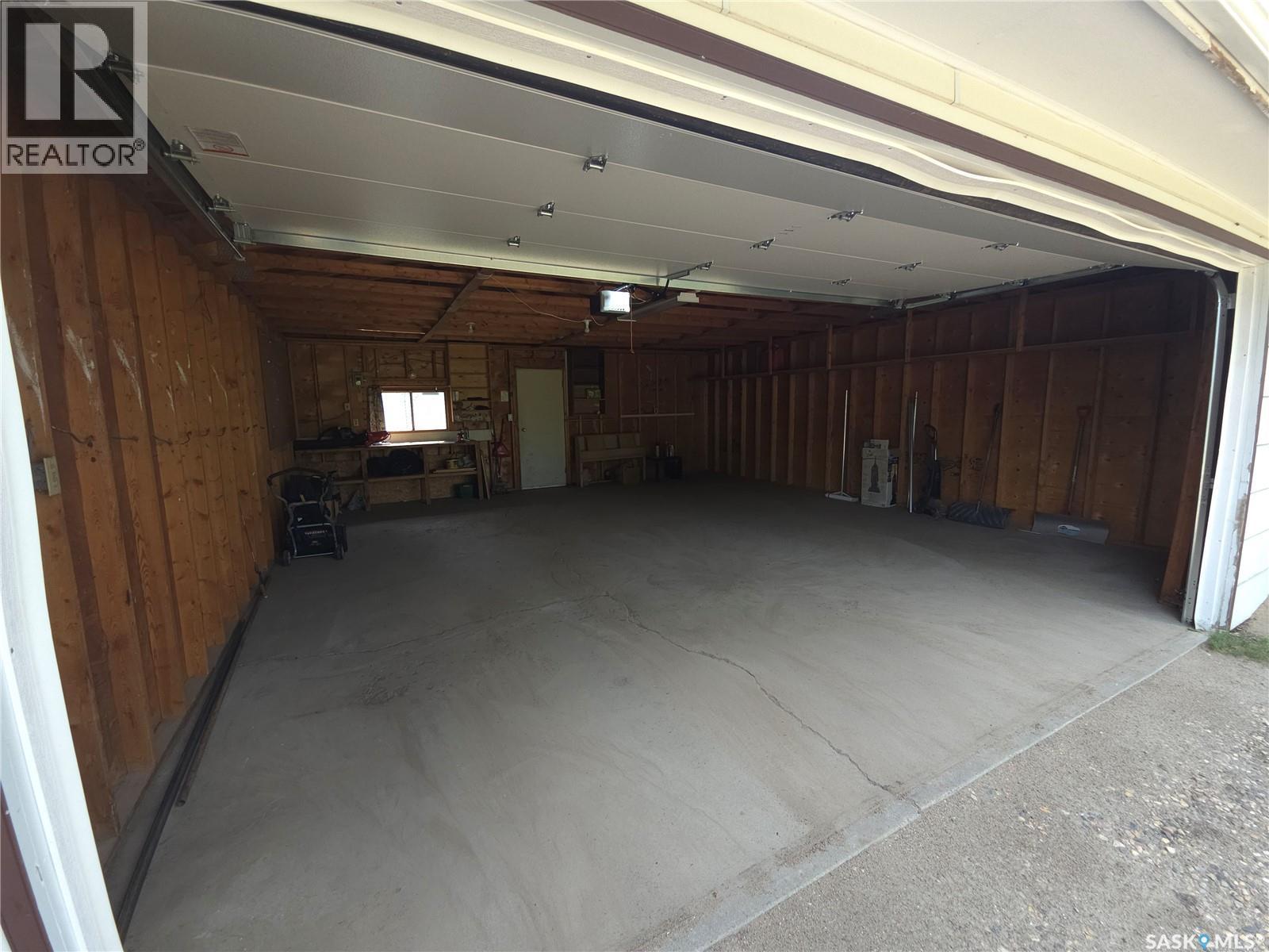 2509 Taylor Street, Saskatoon, SK - Indoor Photo Showing Garage