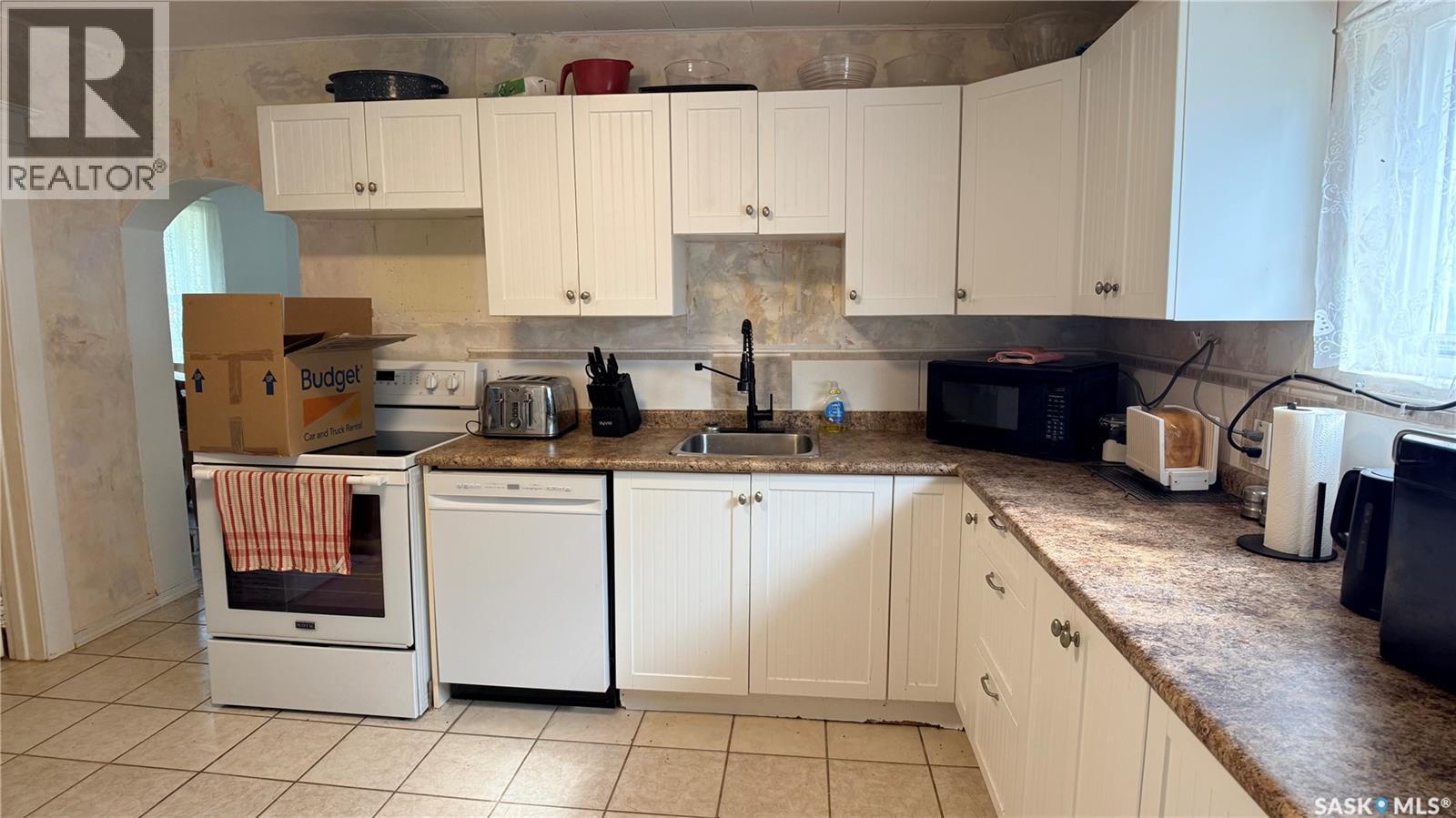 402 Saskatchewan Avenue, Torquay, SK - Indoor Photo Showing Kitchen