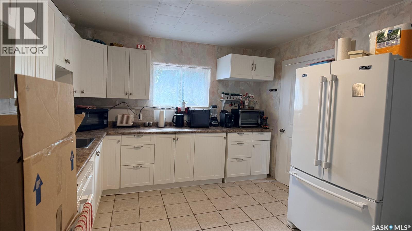 402 Saskatchewan Avenue, Torquay, SK - Indoor Photo Showing Kitchen