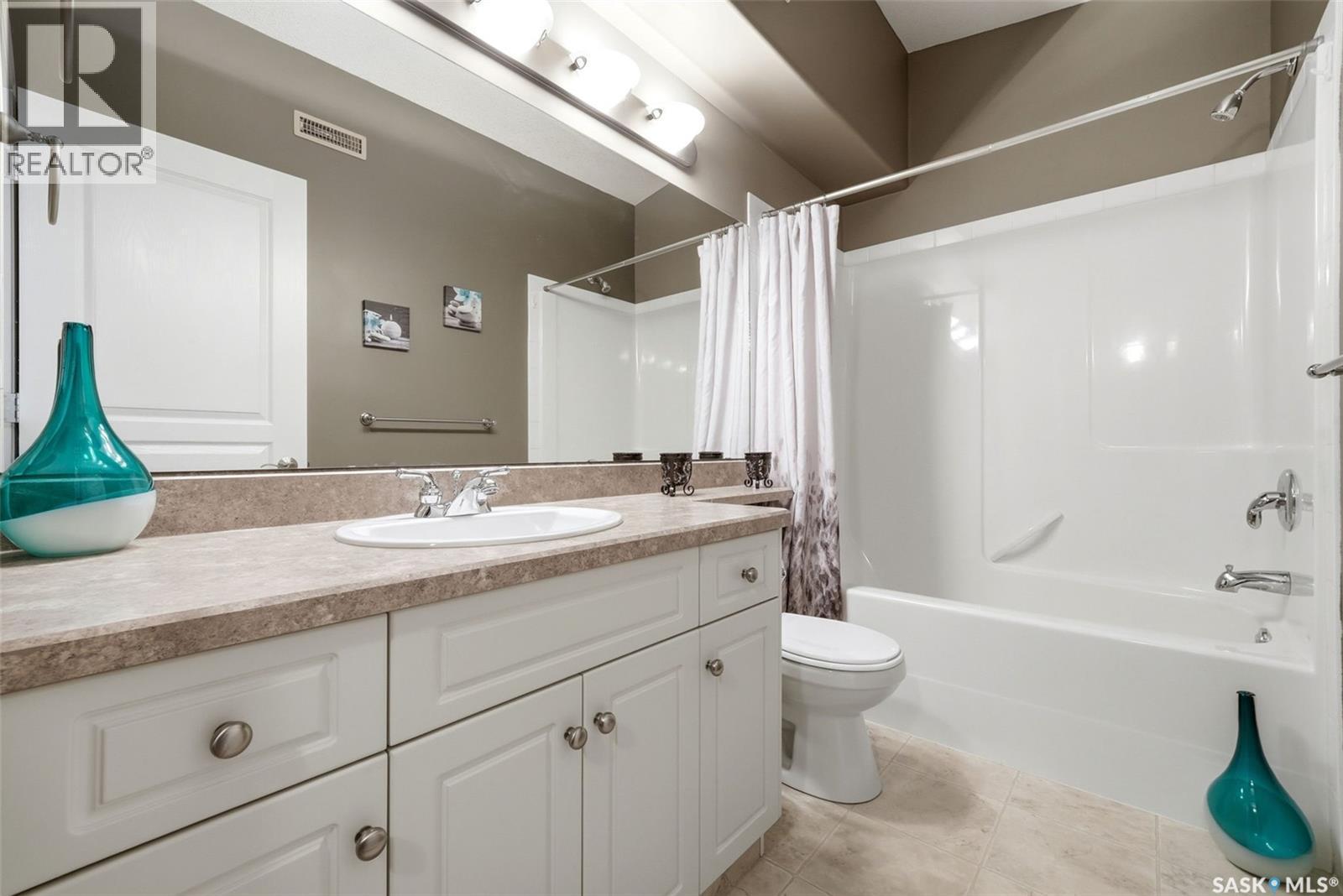3940 Nottingham Crescent, Regina, SK - Indoor Photo Showing Bathroom