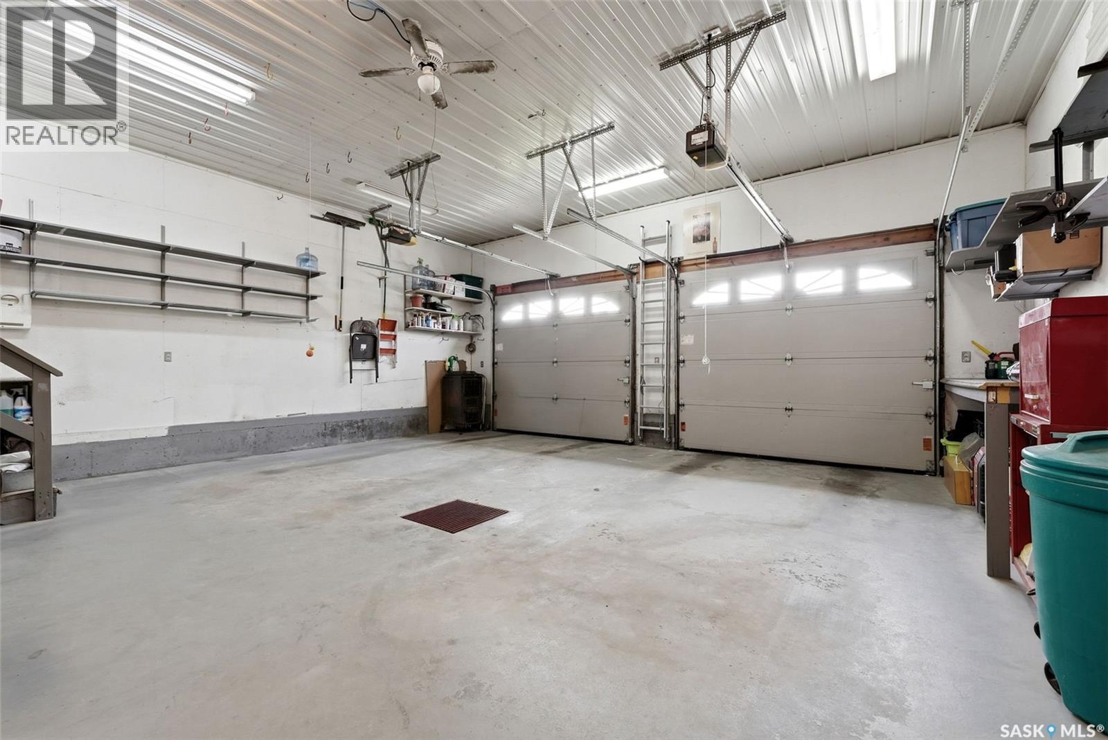 3940 Nottingham Crescent, Regina, SK - Indoor Photo Showing Garage