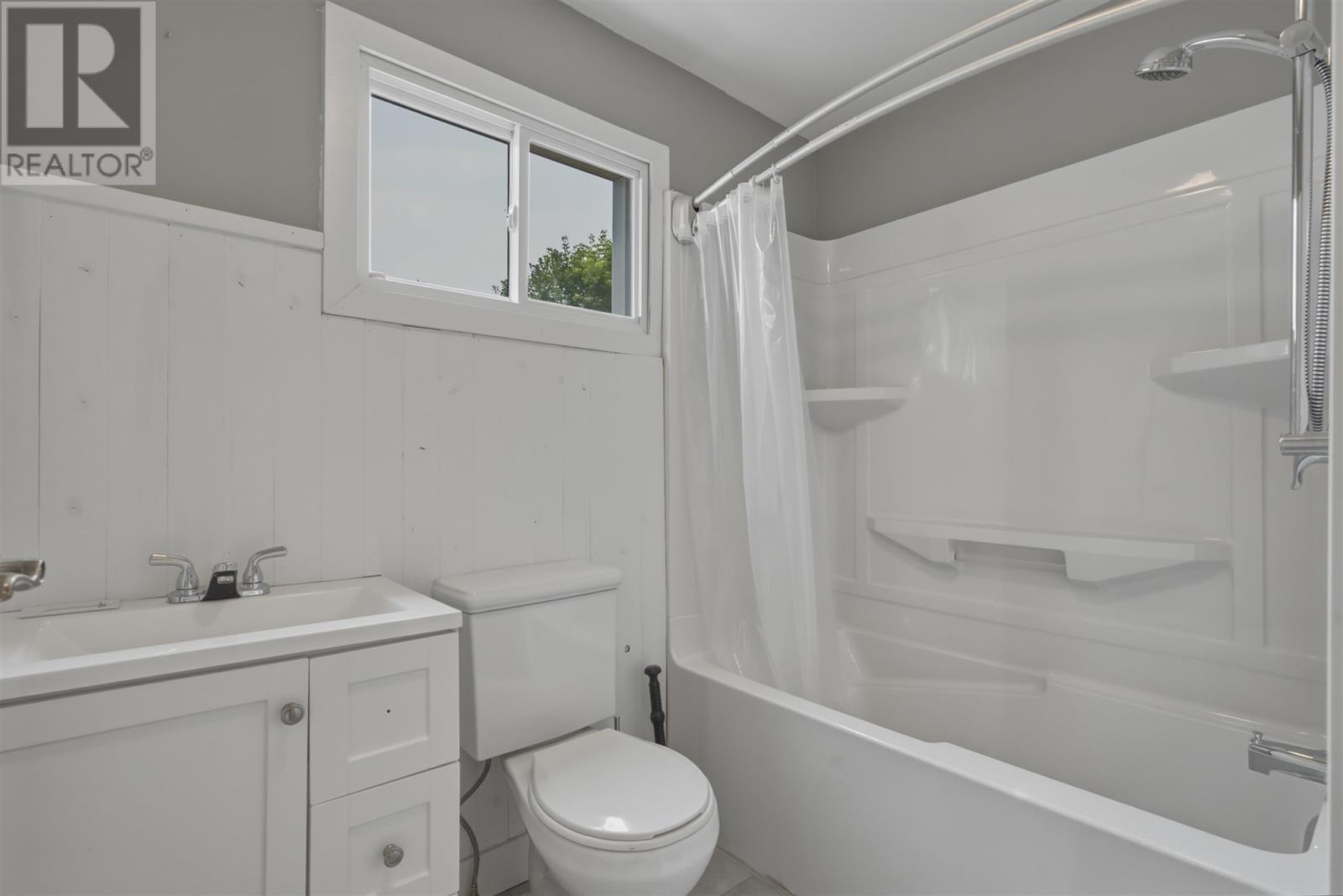151 Prentice Ave, Sault Ste. Marie, ON - Indoor Photo Showing Bathroom