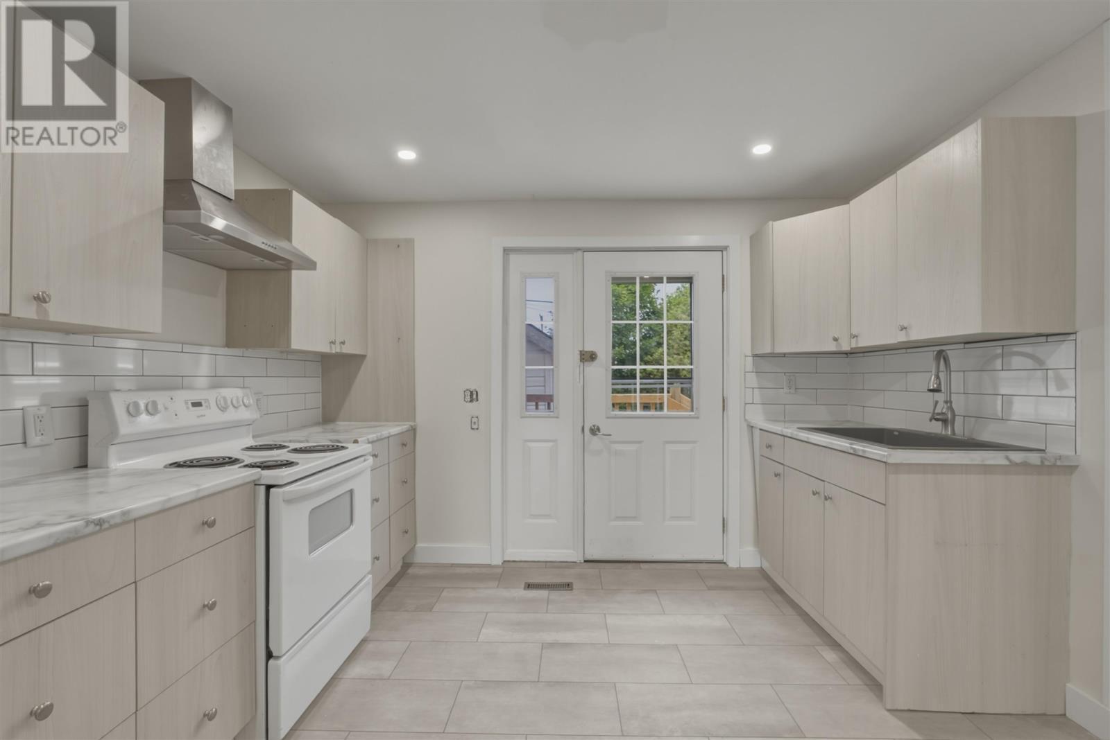 151 Prentice Ave, Sault Ste. Marie, ON - Indoor Photo Showing Kitchen