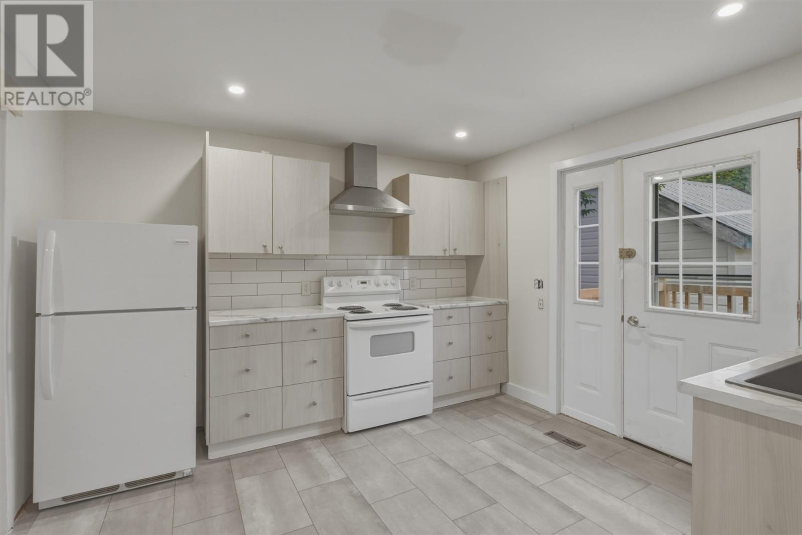 151 Prentice Ave, Sault Ste. Marie, ON - Indoor Photo Showing Kitchen