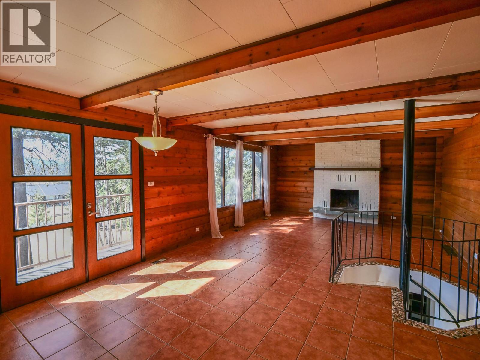 182 S Coach Road, Quesnel, BC - Indoor With Fireplace