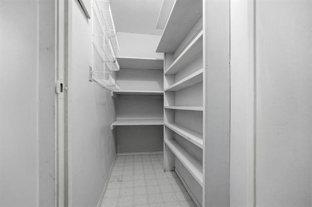11-760 River Rd, Winnipeg, MB - Indoor With Storage