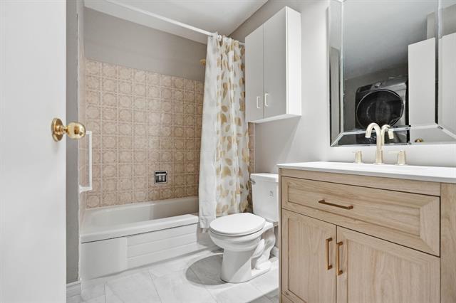 11-760 River Rd, Winnipeg, MB - Indoor Photo Showing Bathroom