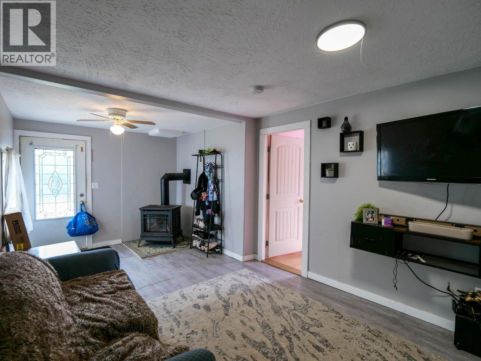 201 Lewis Drive, Quesnel, BC - Indoor Photo Showing Living Room With Fireplace