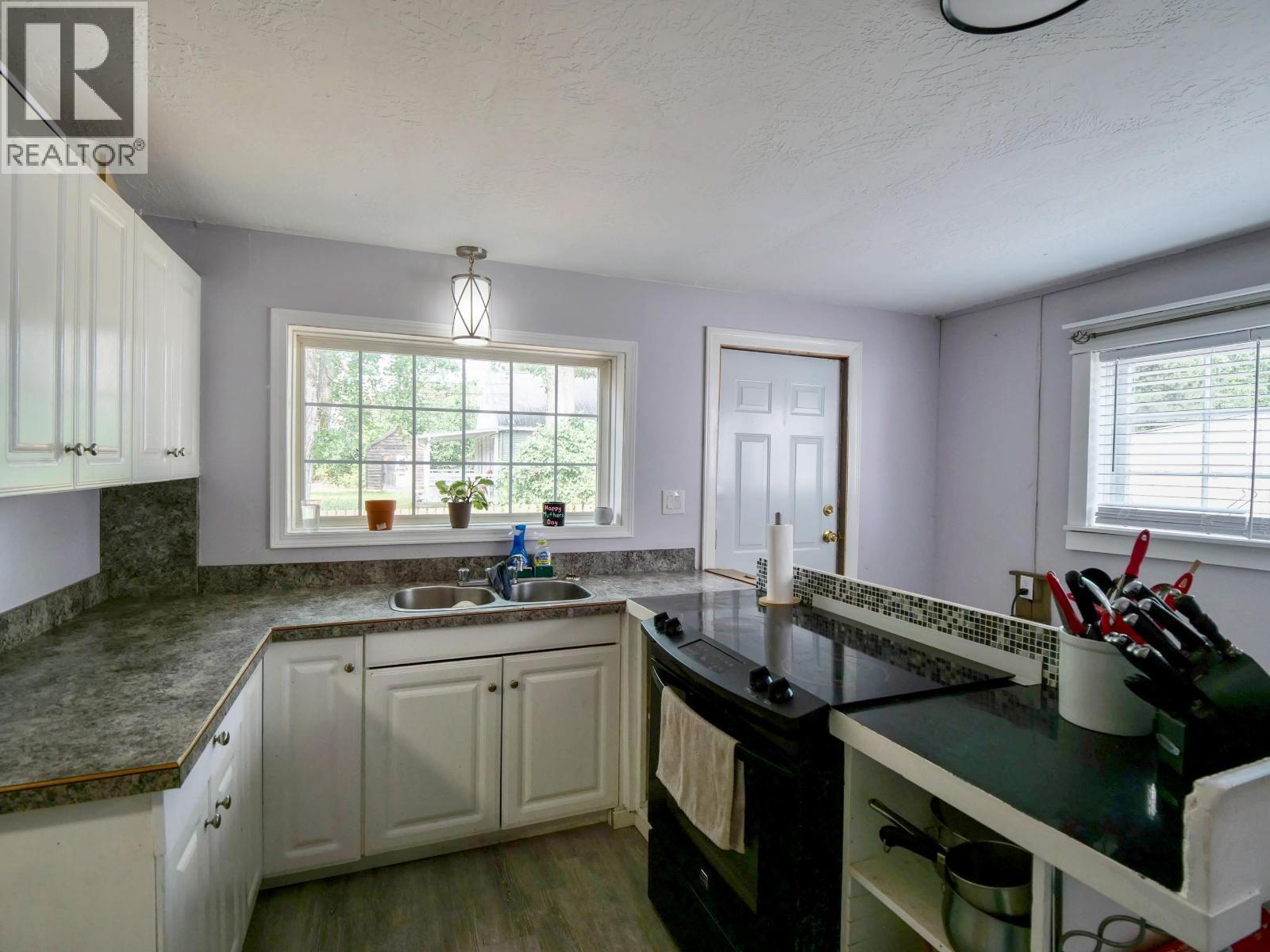 201 Lewis Drive, Quesnel, BC - Indoor Photo Showing Kitchen With Double Sink