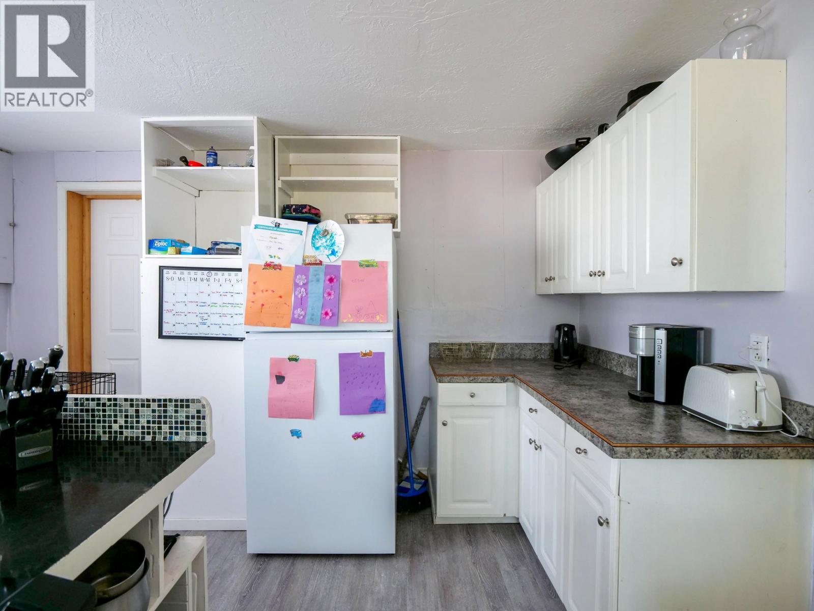 201 Lewis Drive, Quesnel, BC - Indoor Photo Showing Kitchen
