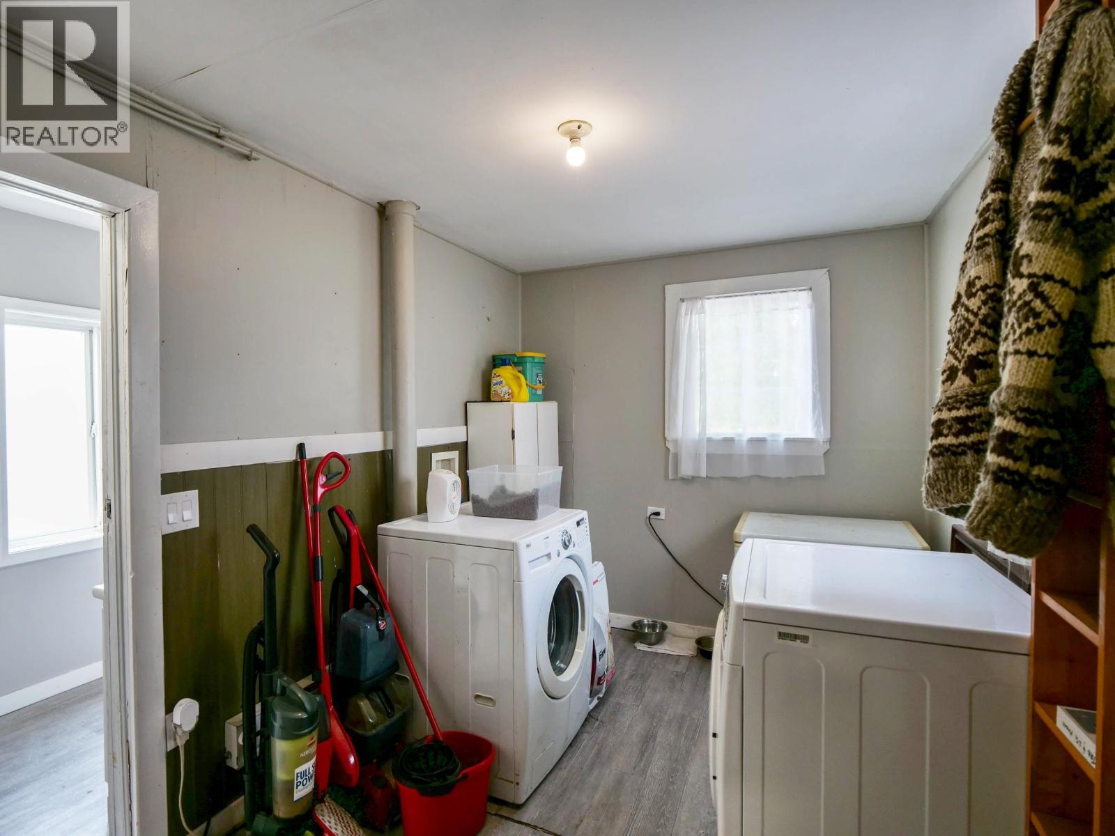 201 Lewis Drive, Quesnel, BC - Indoor Photo Showing Laundry Room
