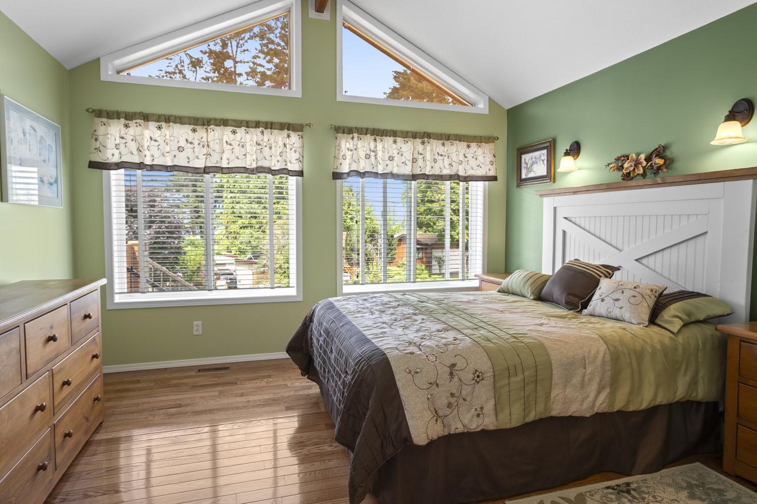 13532 Mountain Shores Road, Boswell, BC - Indoor Photo Showing Bedroom