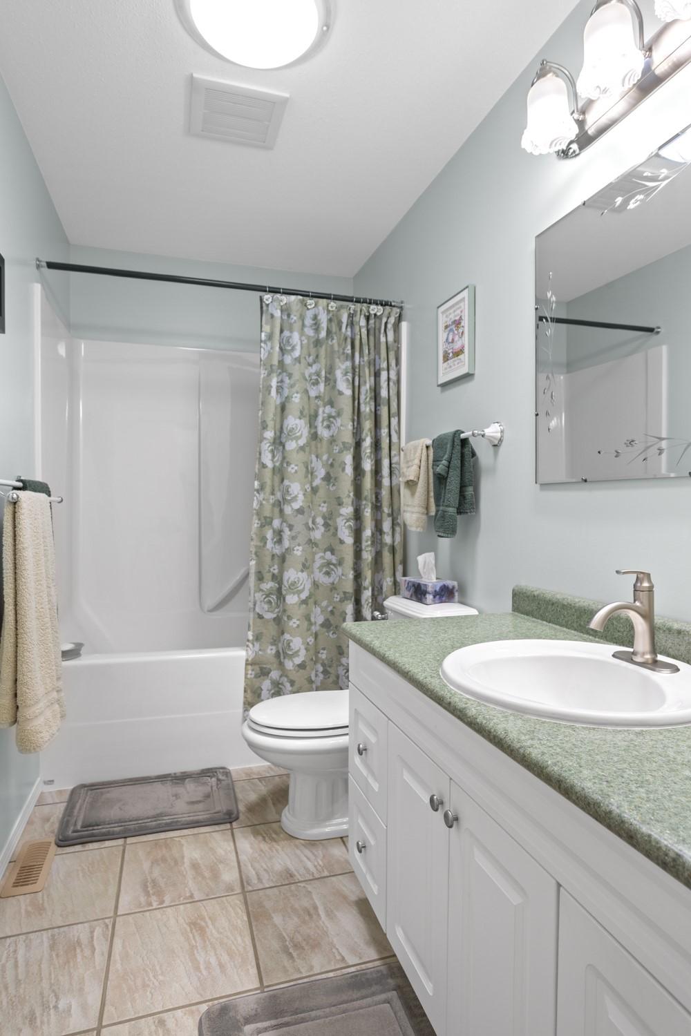 13532 Mountain Shores Road, Boswell, BC - Indoor Photo Showing Bathroom