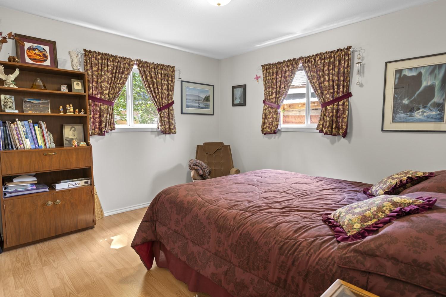 13532 Mountain Shores Road, Boswell, BC - Indoor Photo Showing Bedroom