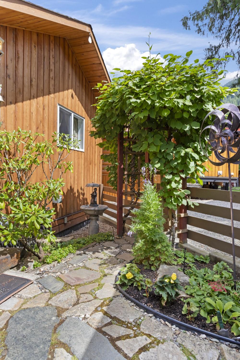 13532 Mountain Shores Road, Boswell, BC - Outdoor