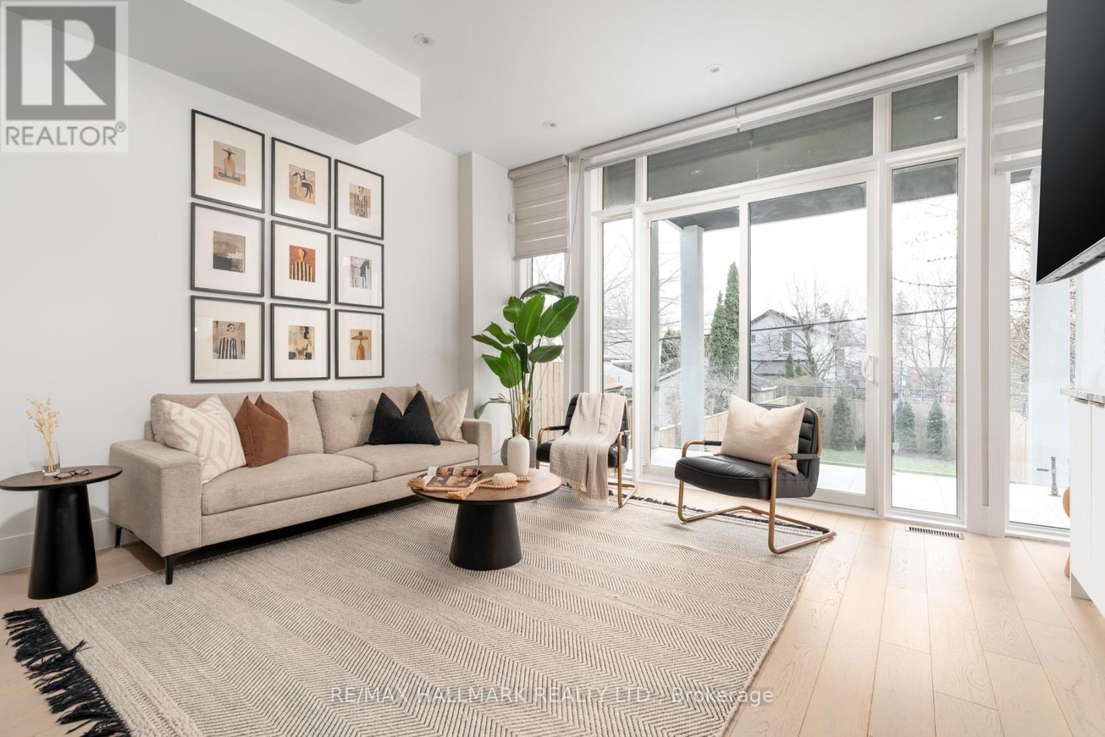 167 Sammon Avenue, Toronto, ON - Indoor Photo Showing Living Room