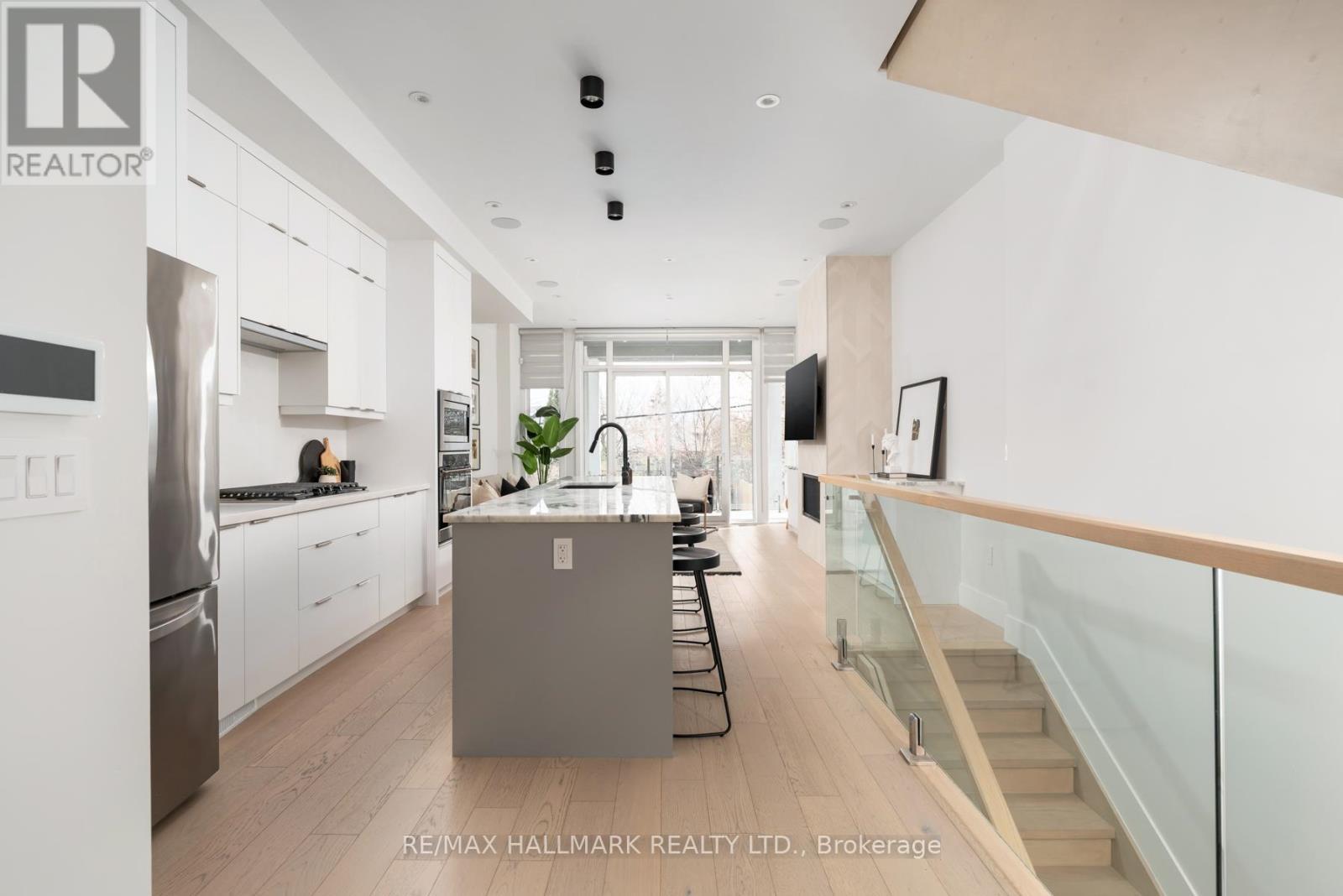 167 Sammon Avenue, Toronto, ON - Indoor Photo Showing Kitchen
