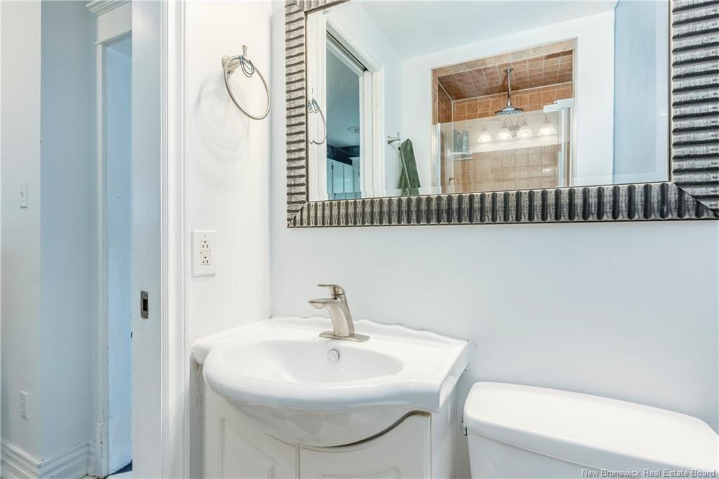 360-362 Cameron St, Moncton, NB - Indoor Photo Showing Bathroom