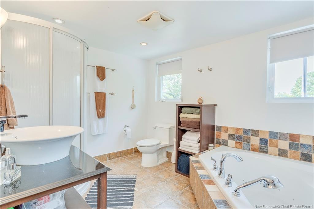 360-362 Cameron St, Moncton, NB - Indoor Photo Showing Bathroom