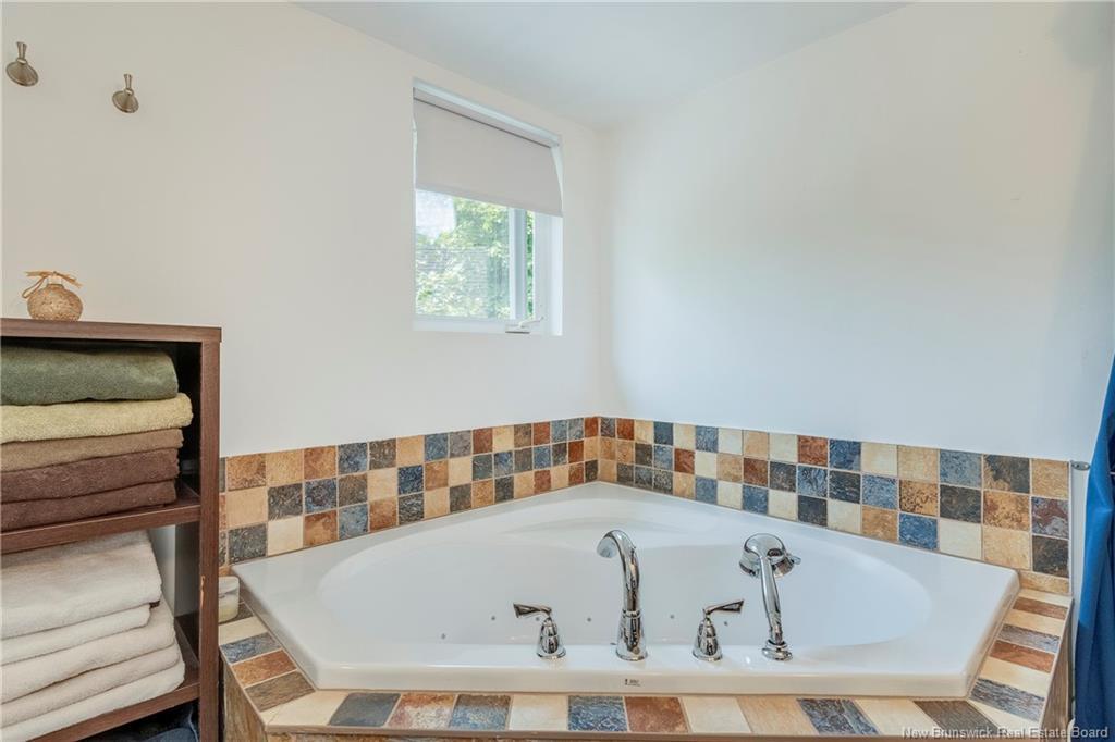 360-362 Cameron St, Moncton, NB - Indoor Photo Showing Bathroom