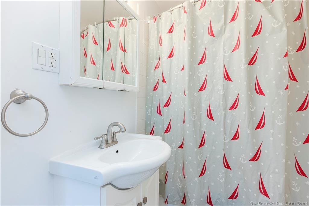 360-362 Cameron St, Moncton, NB - Indoor Photo Showing Bathroom