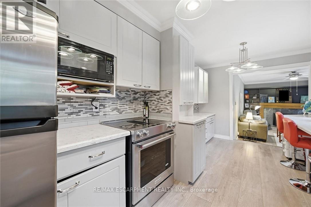 132 Hampton Heath Road, Burlington, ON - Indoor Photo Showing Kitchen With Stainless Steel Kitchen