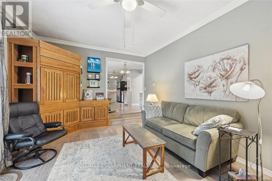 132 Hampton Heath Road, Burlington, ON - Indoor Photo Showing Living Room