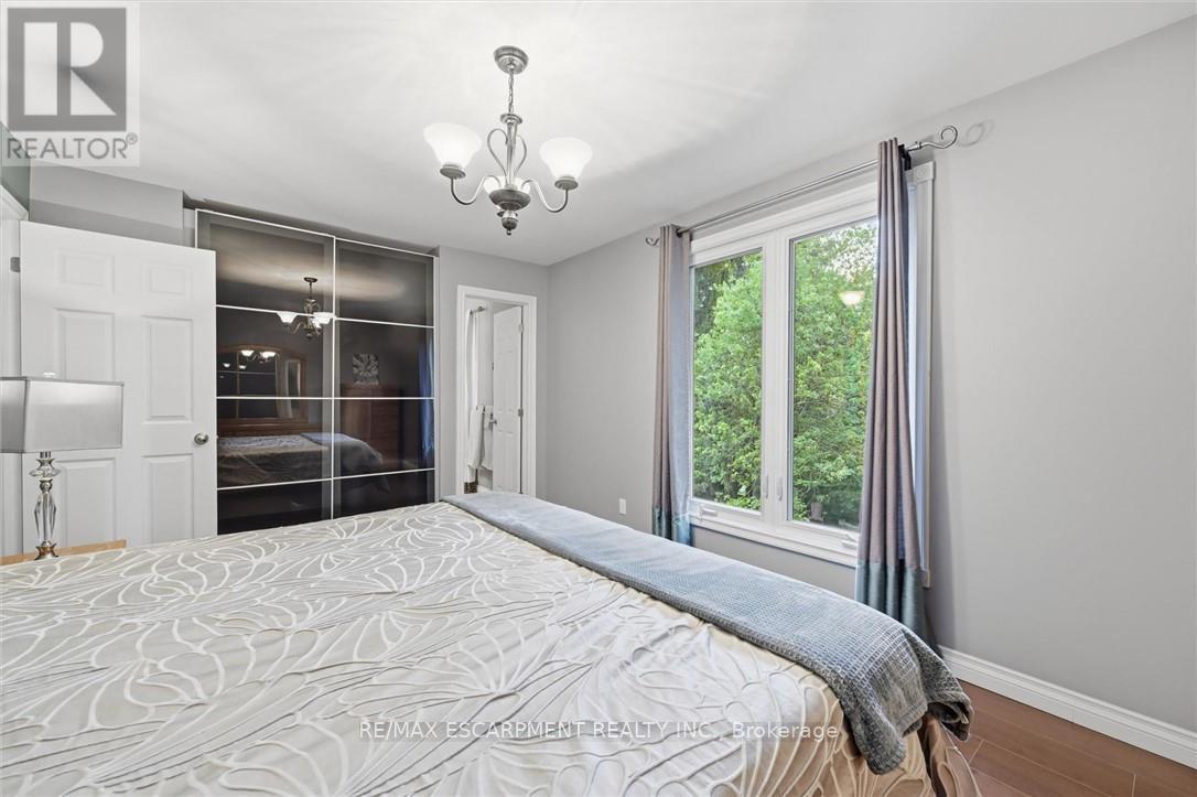 132 Hampton Heath Road, Burlington, ON - Indoor Photo Showing Bedroom