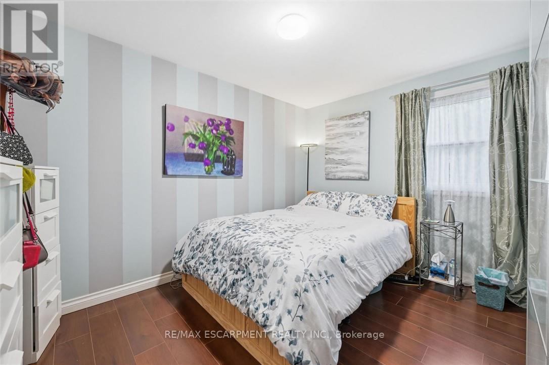 132 Hampton Heath Road, Burlington, ON - Indoor Photo Showing Bedroom