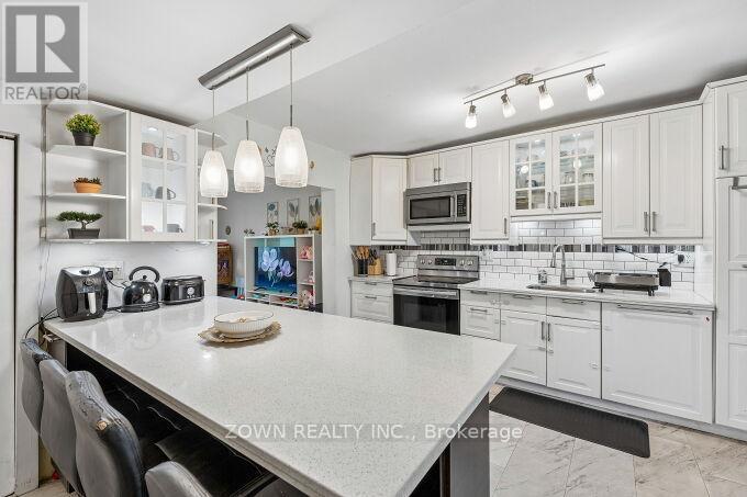 6 Albany Avenue, Hamilton, ON - Indoor Photo Showing Kitchen With Upgraded Kitchen