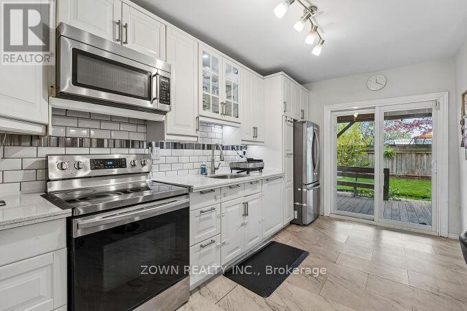 6 Albany Avenue, Hamilton, ON - Indoor Photo Showing Kitchen With Stainless Steel Kitchen With Upgraded Kitchen