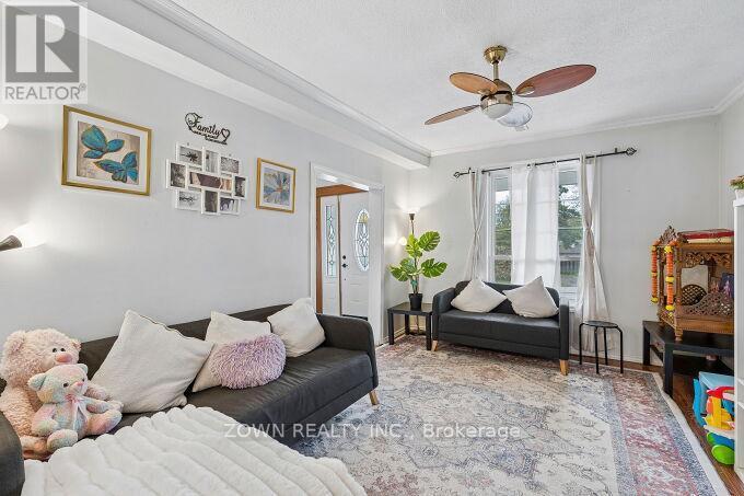 6 Albany Avenue, Hamilton, ON - Indoor Photo Showing Other Room