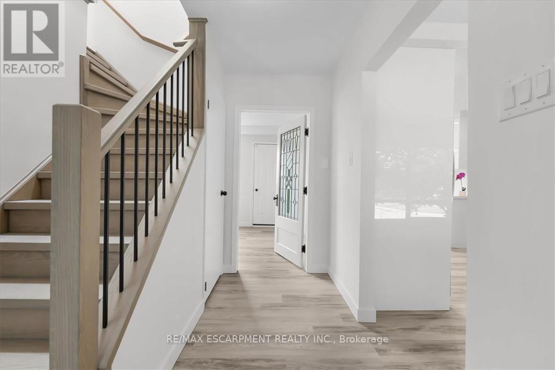 345 Berkindale Drive, Hamilton, ON - Indoor Photo Showing Other Room