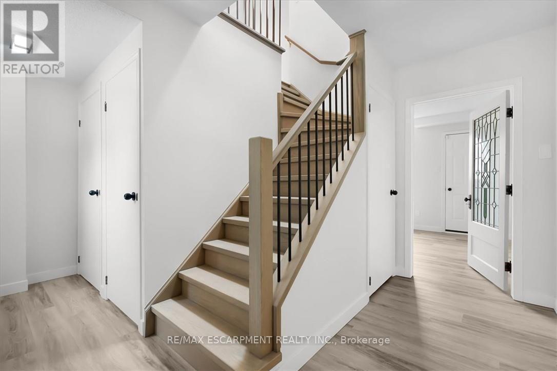 345 Berkindale Drive, Hamilton, ON - Indoor Photo Showing Other Room