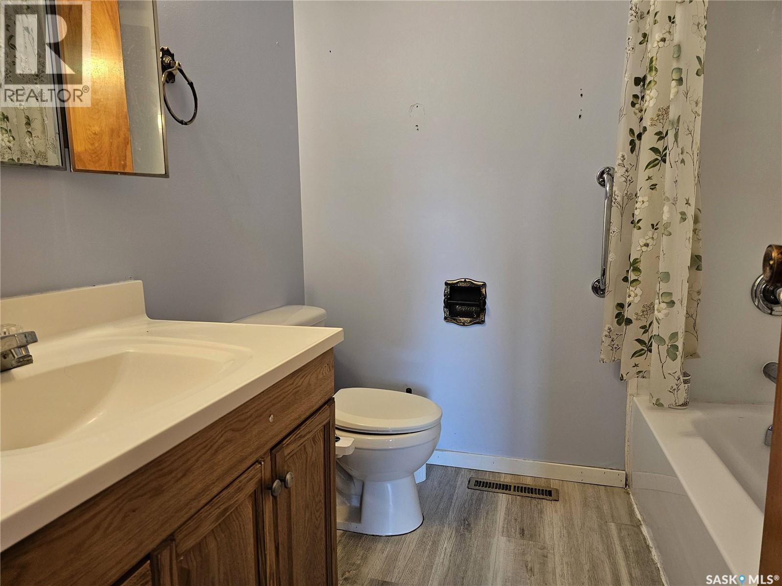 1641 103Rd Street, North Battleford, SK - Indoor Photo Showing Bathroom