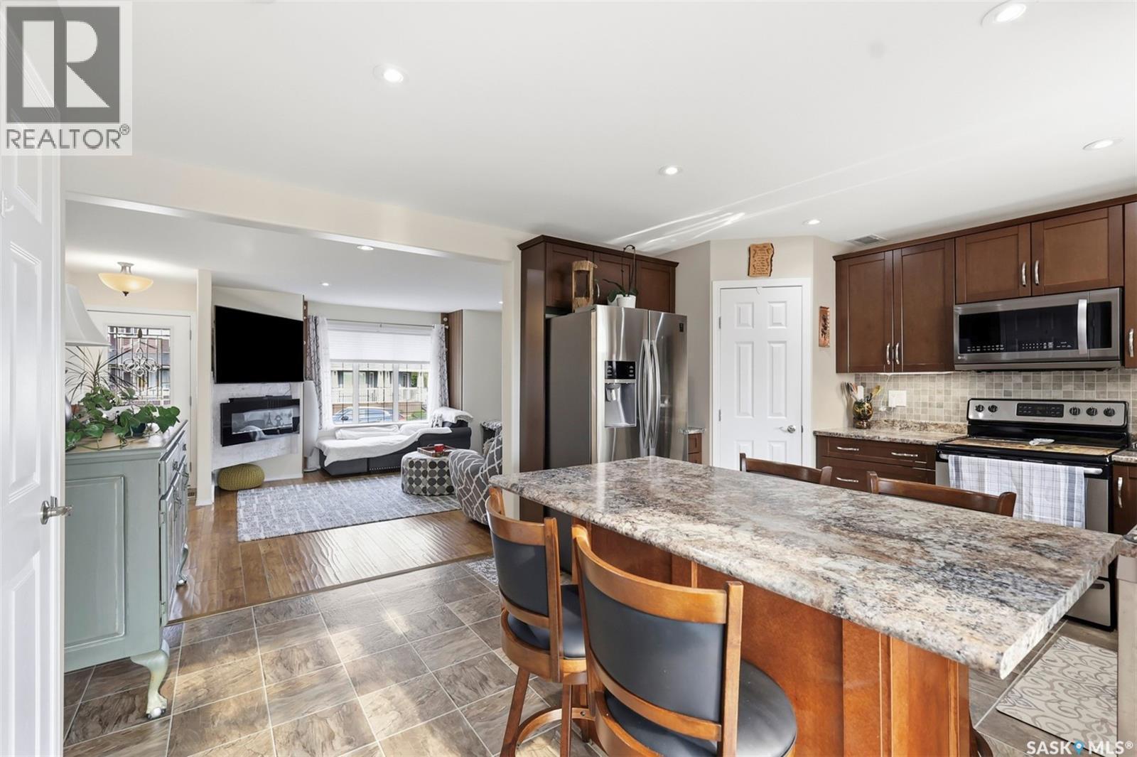 503 Maple Crescent, Warman, SK - Indoor Photo Showing Kitchen