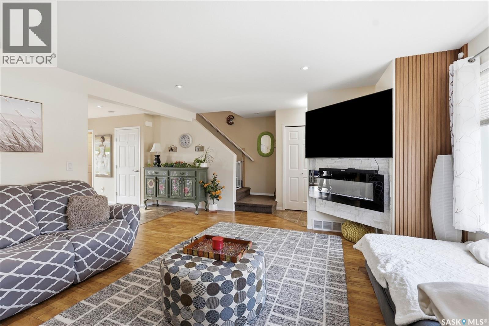 503 Maple Crescent, Warman, SK - Indoor Photo Showing Living Room