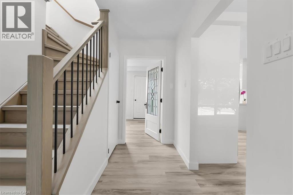 345 Berkindale Drive, Hamilton, ON - Indoor Photo Showing Other Room