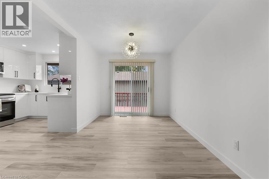 345 Berkindale Drive, Hamilton, ON - Indoor Photo Showing Other Room