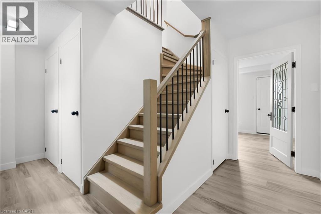 345 Berkindale Drive, Hamilton, ON - Indoor Photo Showing Other Room