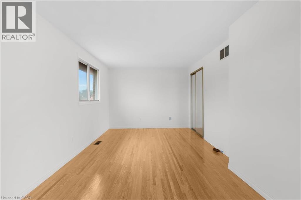 345 Berkindale Drive, Hamilton, ON - Indoor Photo Showing Other Room