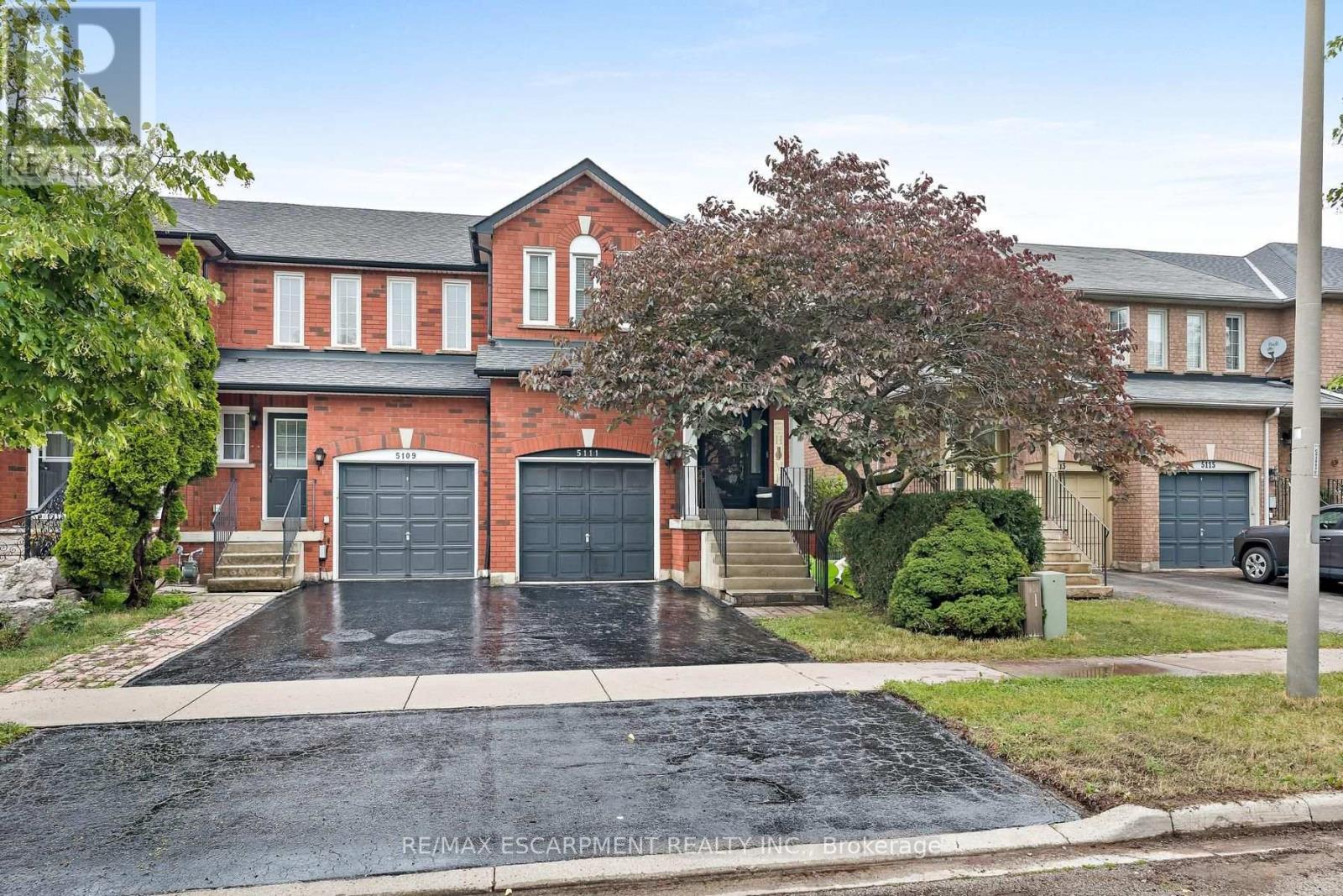 5111 Silvercreek Drive, Burlington, ON - Outdoor With Facade